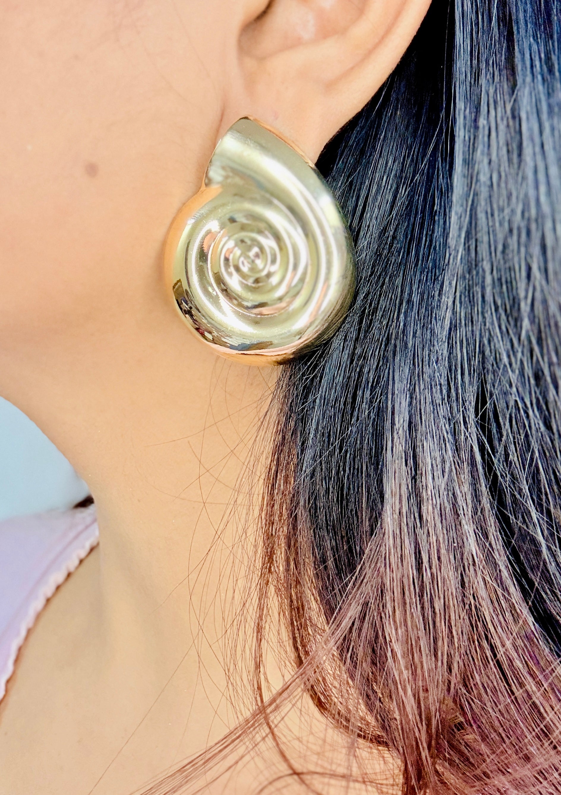 Aurora Shell Gold Earrings