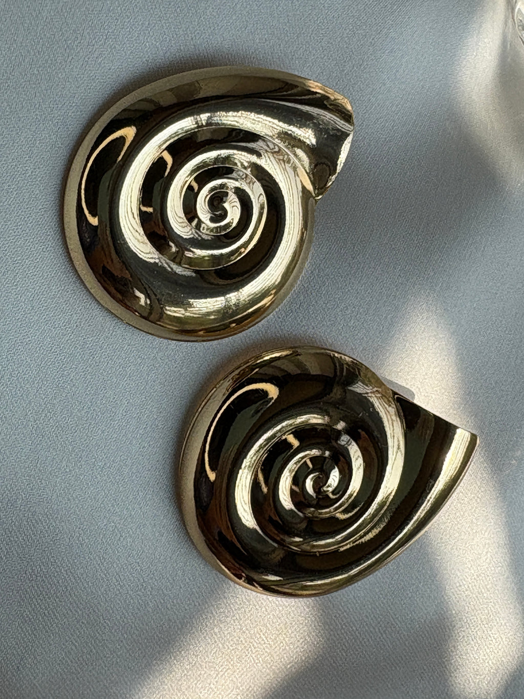 Aurora Shell Gold Earrings