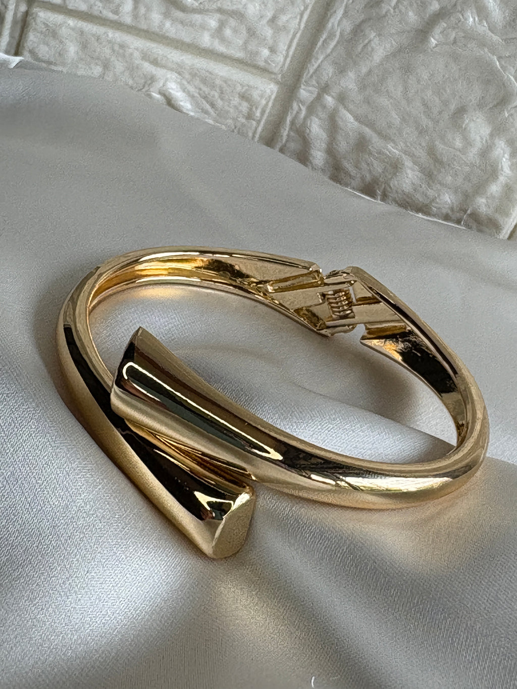 Chic Anti-Tarnish Gold-Toned Bracelet – Classic Minimalist Design