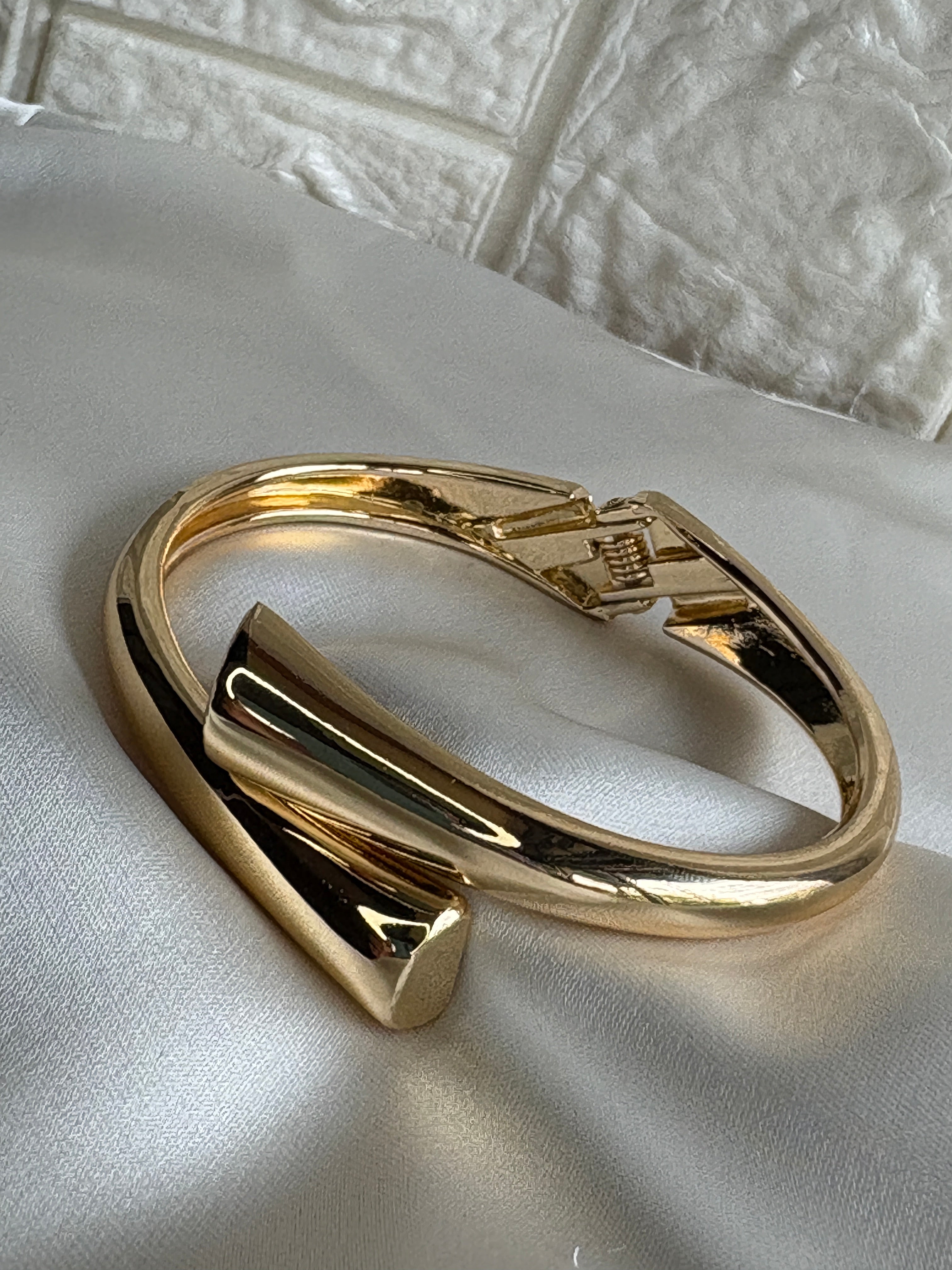 Chic Anti-Tarnish Gold-Toned Bracelet – Classic Minimalist Design