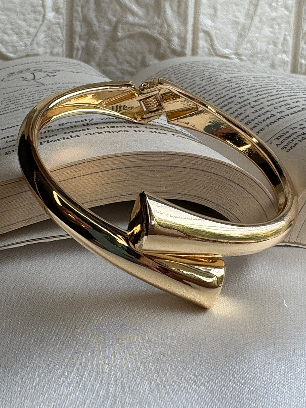 Chic Anti-Tarnish Gold-Toned Bracelet – Classic Minimalist Design