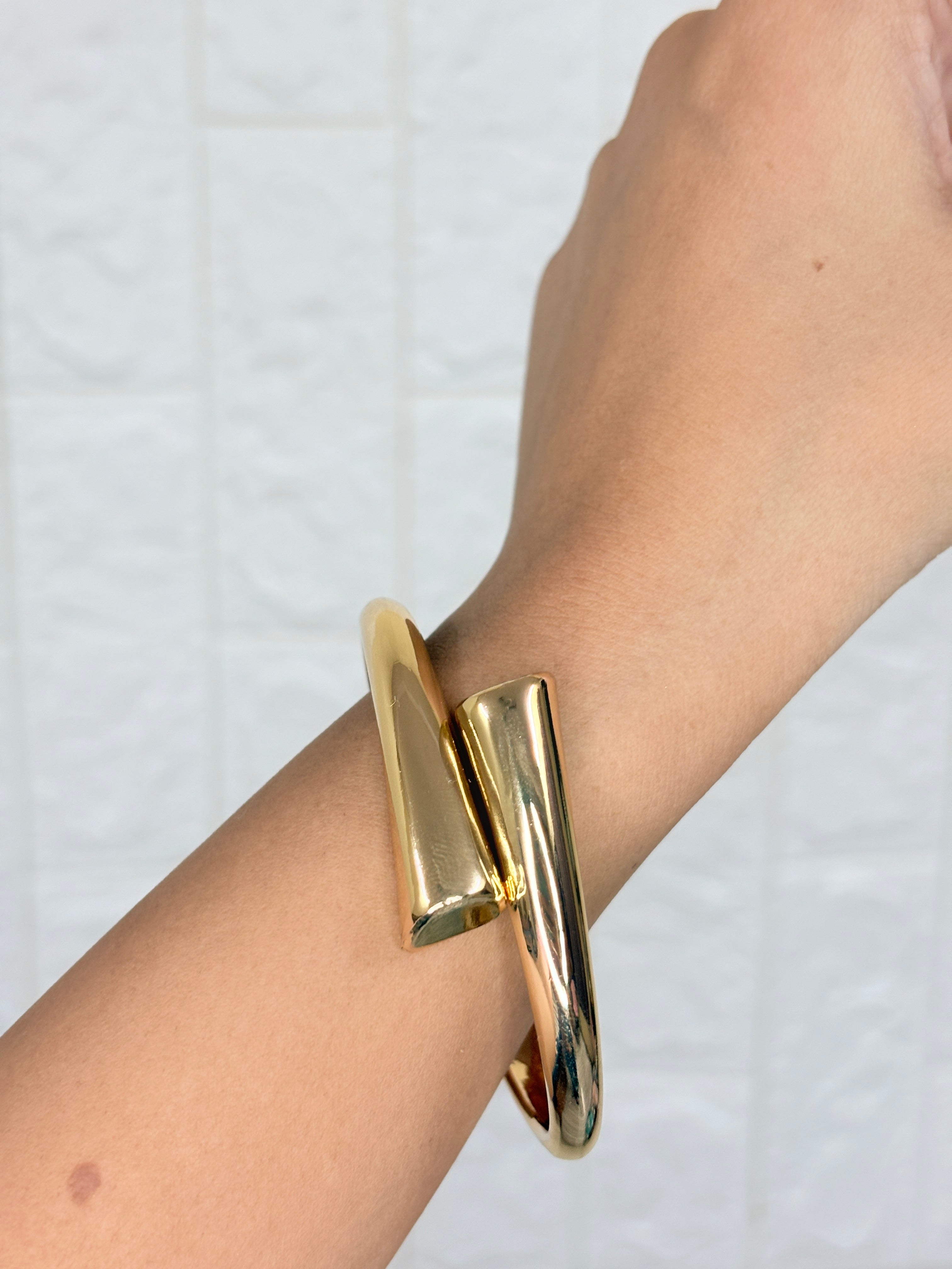 Chic Anti-Tarnish Gold-Toned Bracelet – Classic Minimalist Design
