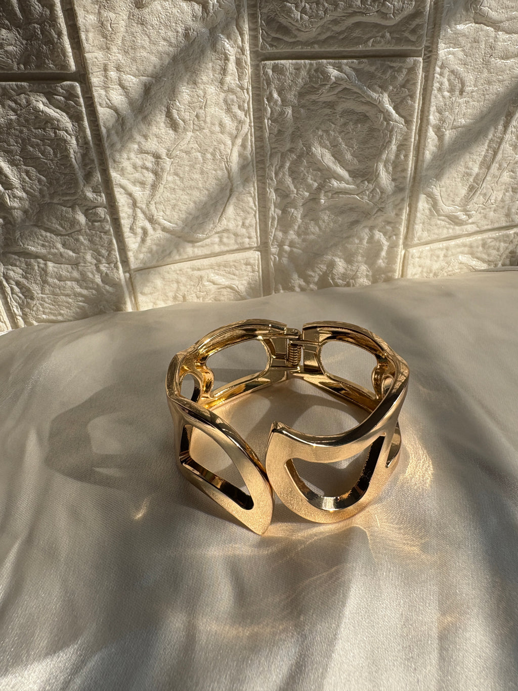 Bold Wave Anti-Tarnish Bracelet