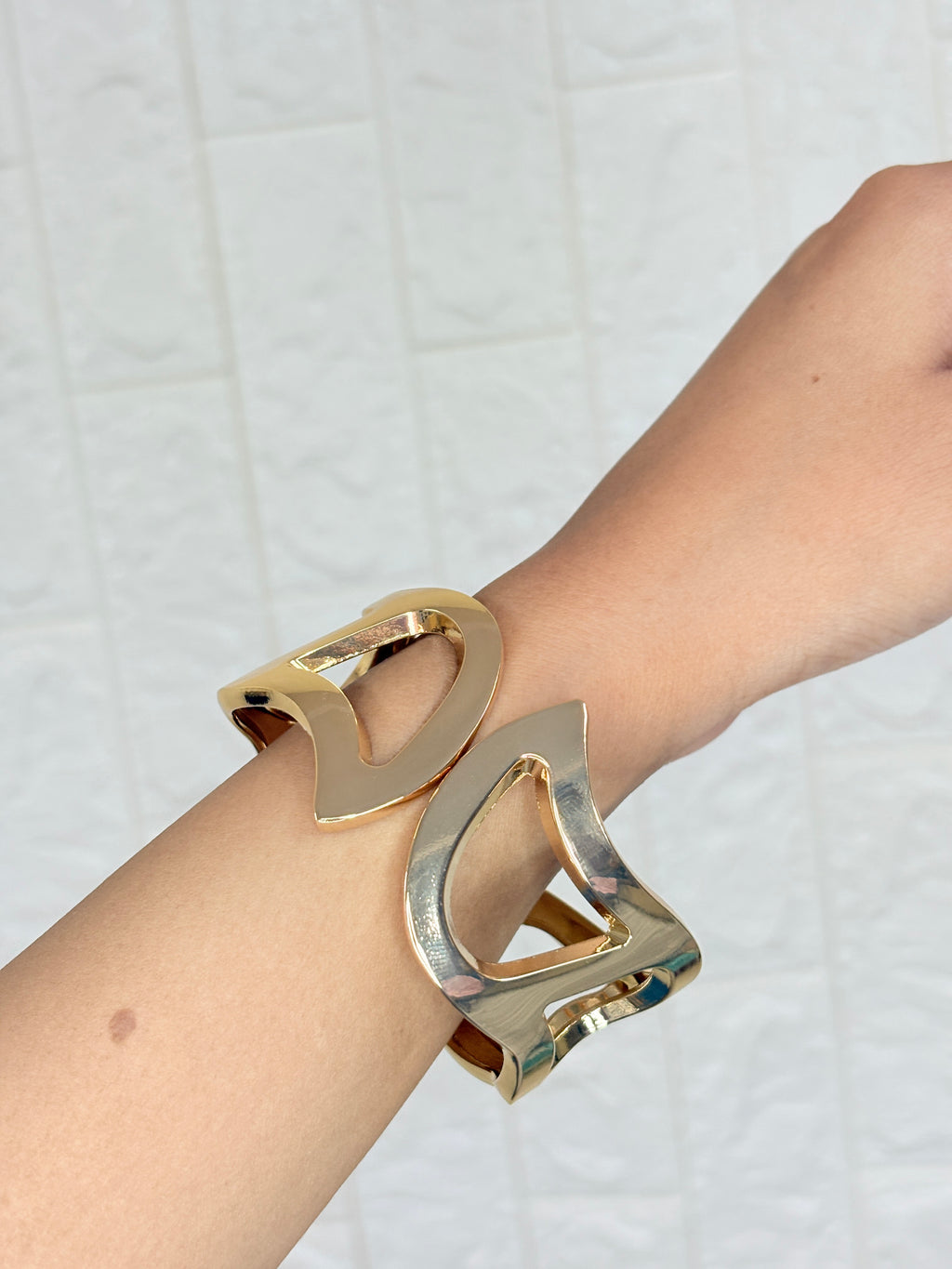 Bold Wave Anti-Tarnish Bracelet