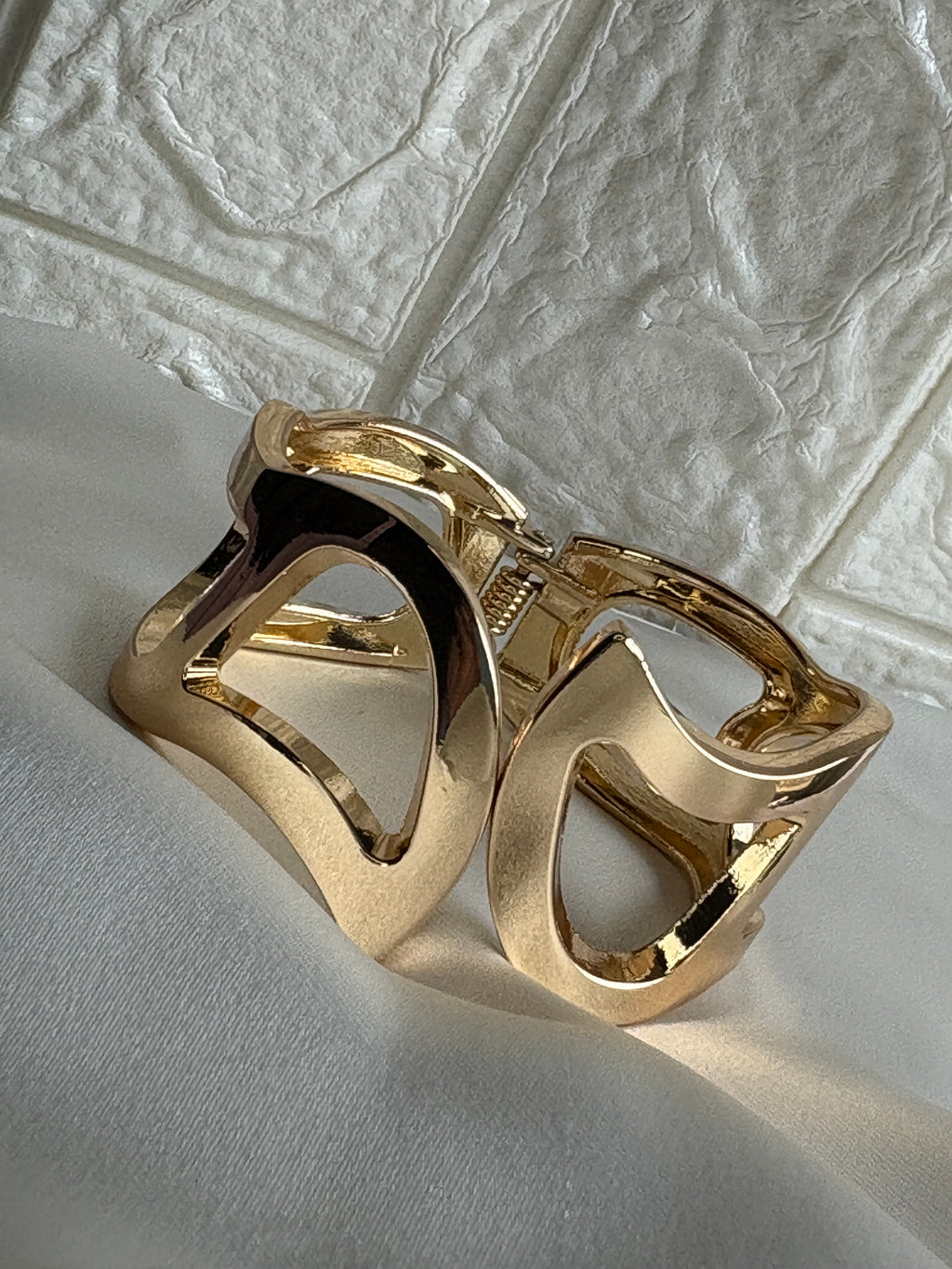 Bold Wave Anti-Tarnish Bracelet