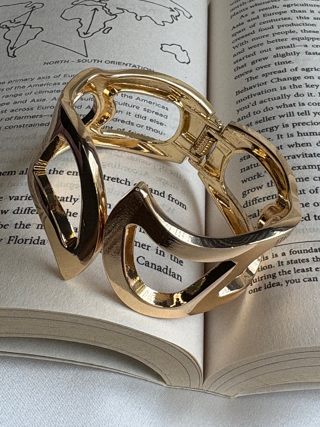 Bold Wave Anti-Tarnish Bracelet