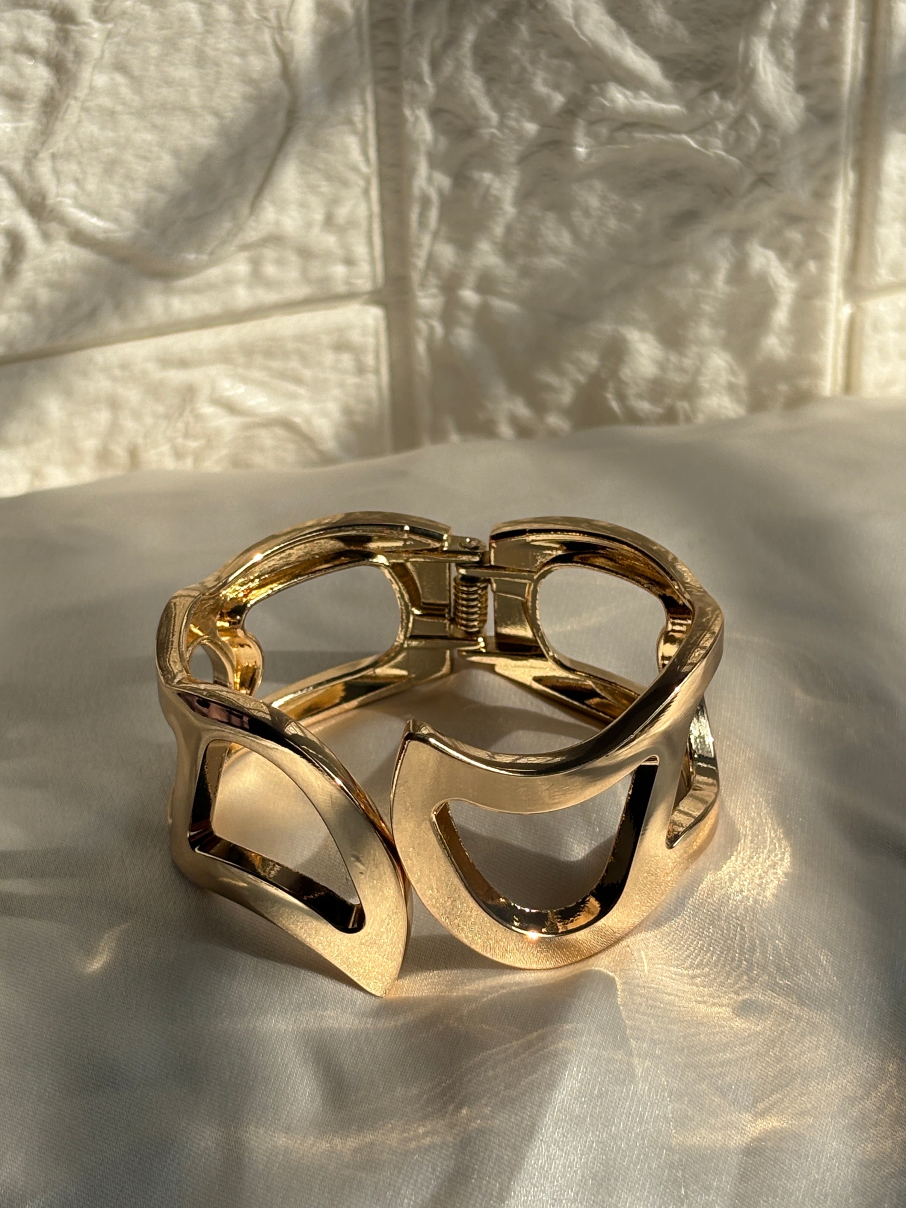 Bold Wave Anti-Tarnish Bracelet