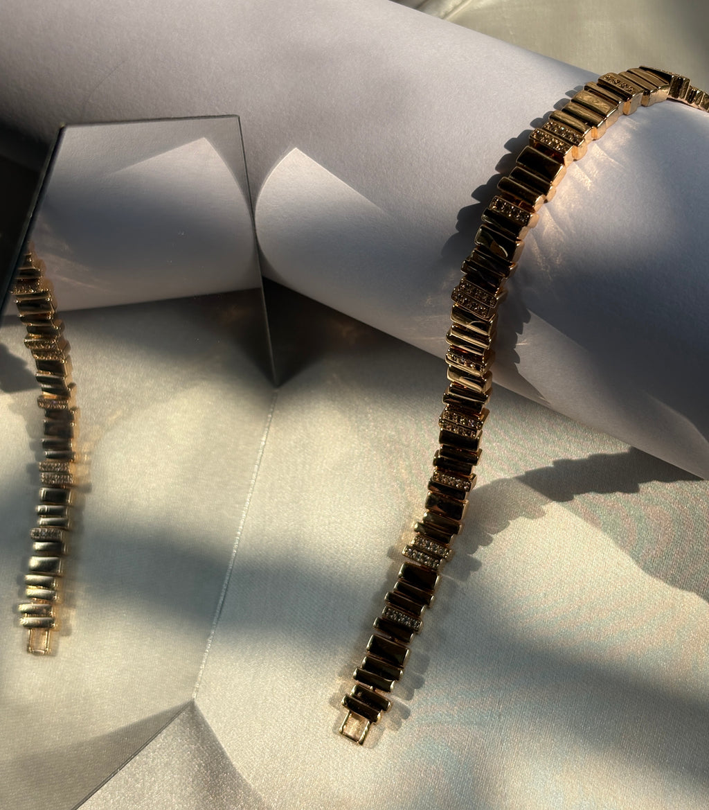 Timeless Adjustable Gold Bracelet – Elegant Linked Design