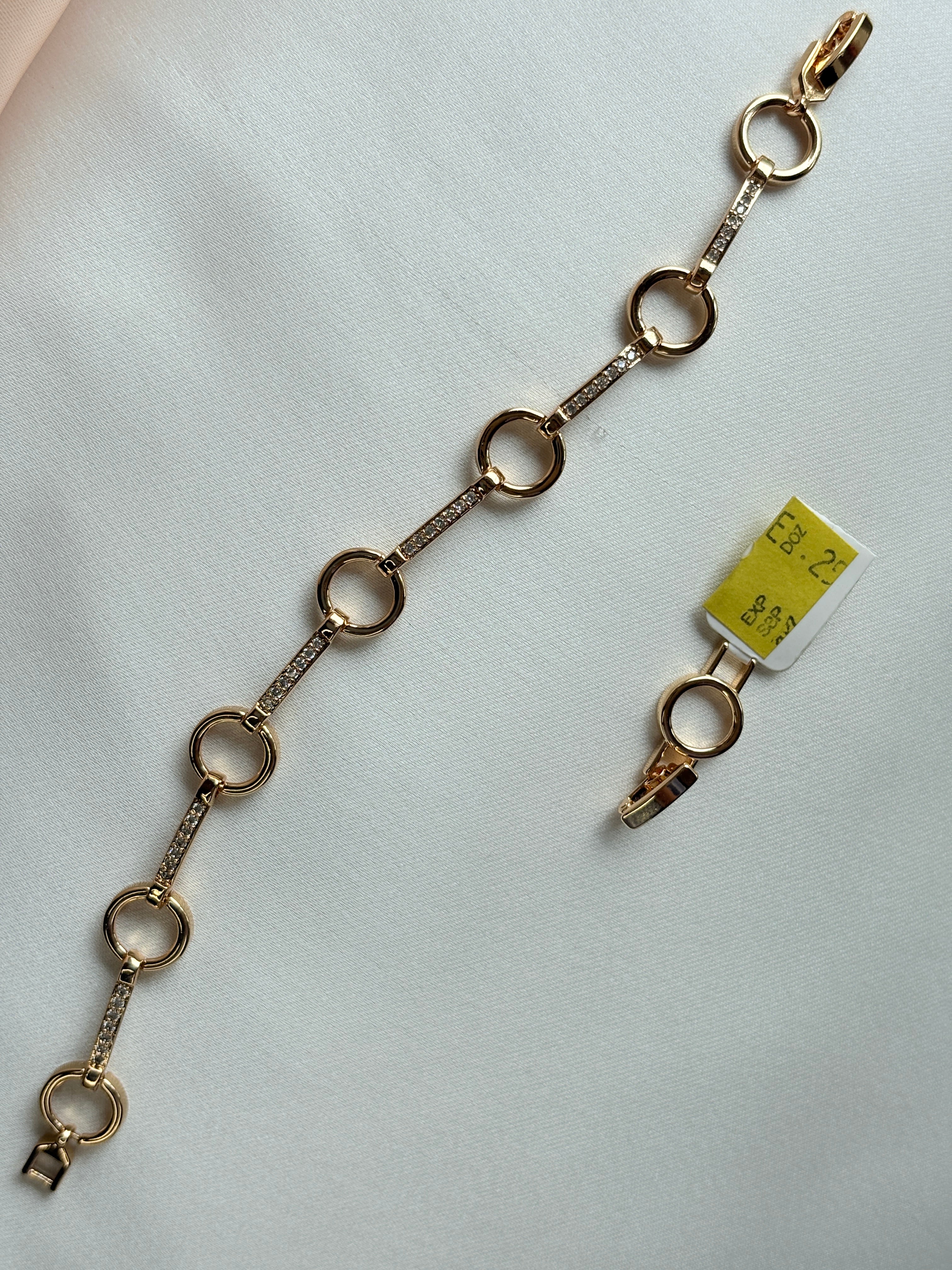 Elegant  Gold Bracelet – Adjustable Fit, Modern Circles