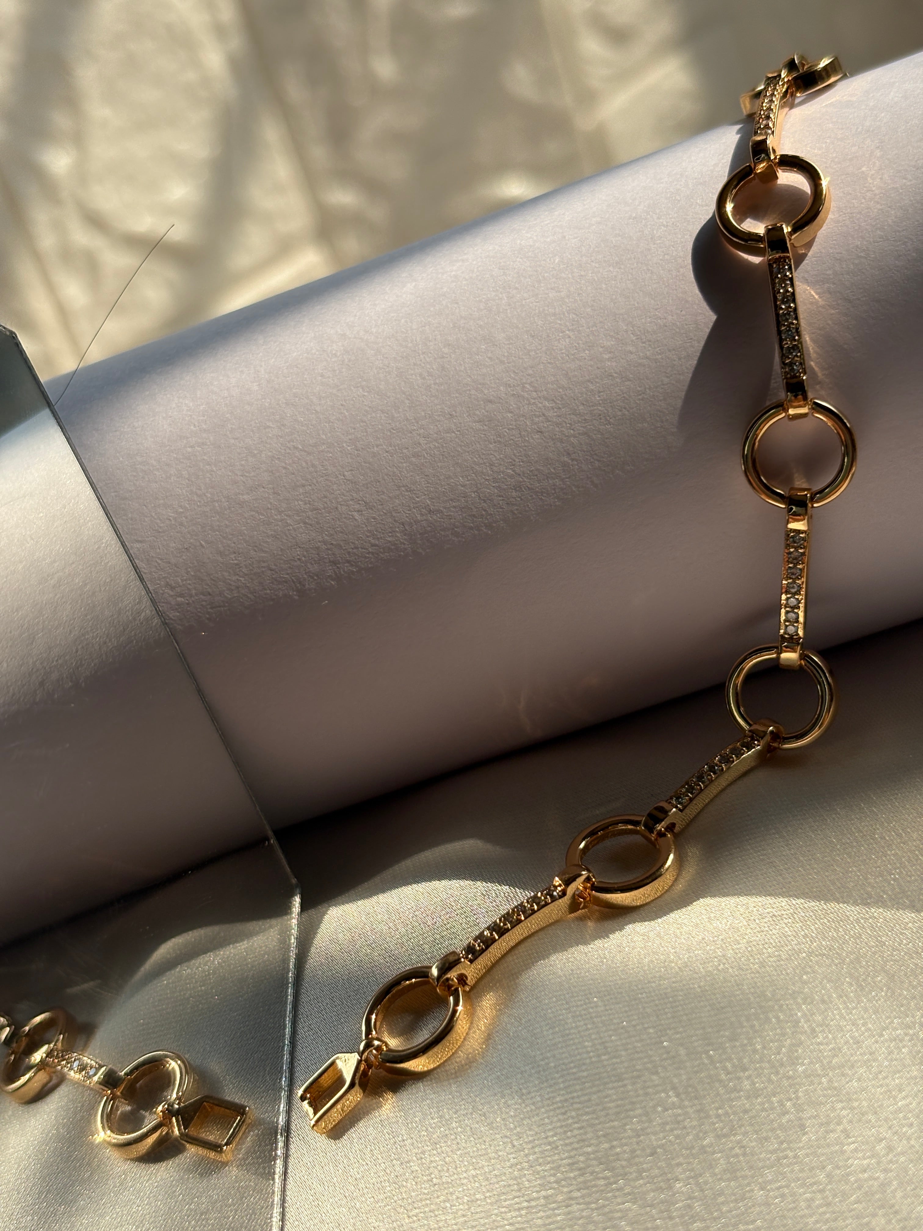 Elegant  Gold Bracelet – Adjustable Fit, Modern Circles