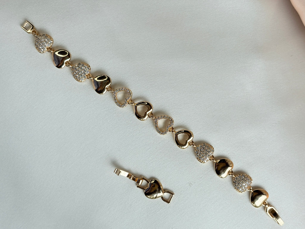 Dainty Heart Charm Bracelet