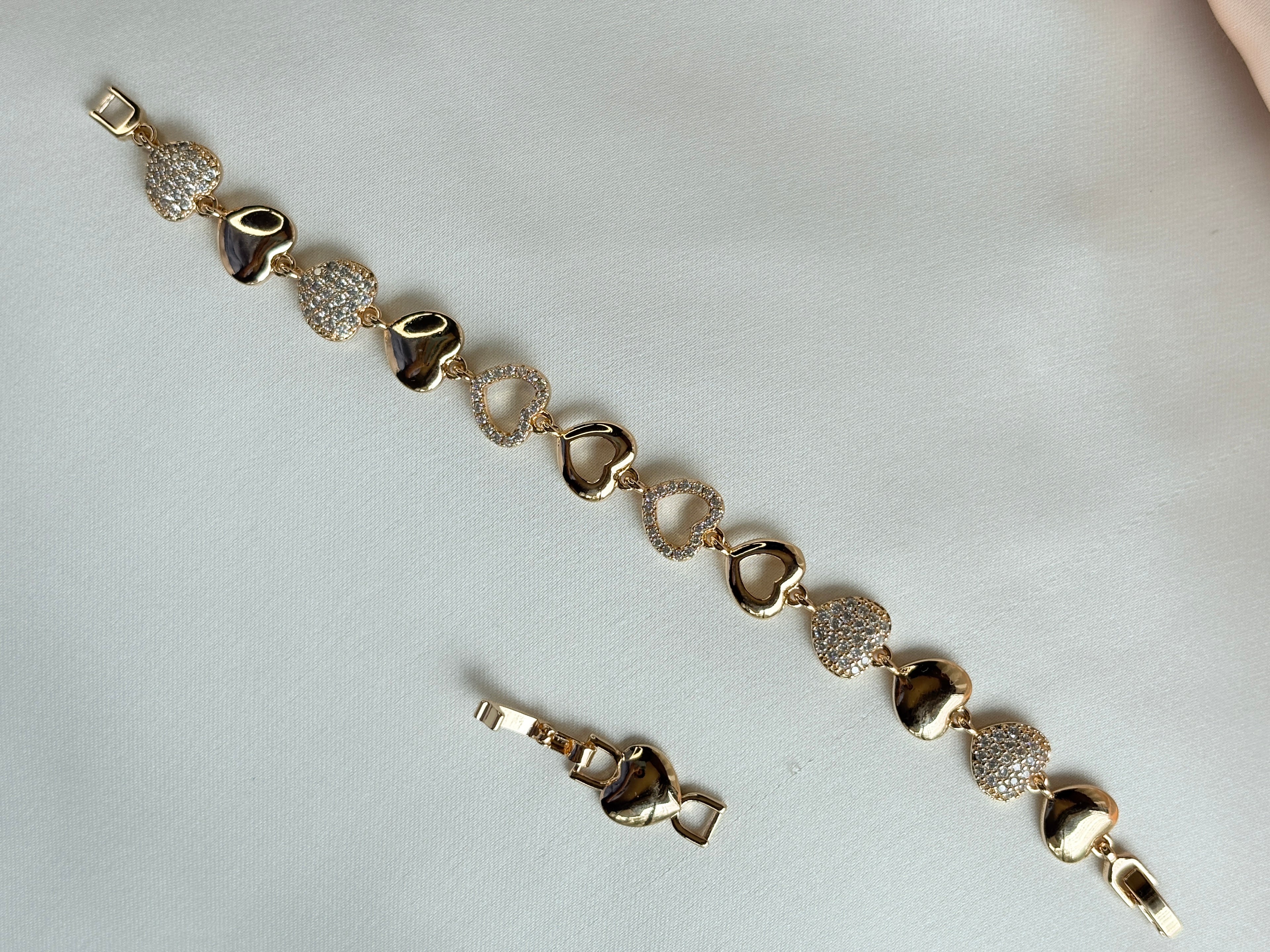 Dainty Heart Charm Bracelet