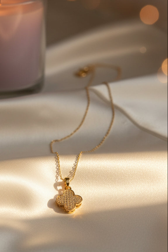 Shimmering 18k gold plated Clover Pendant & Earrings Set