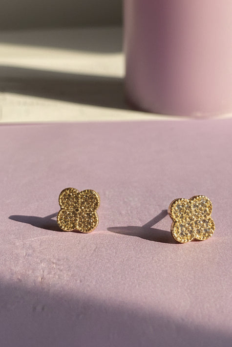 Shimmering 18k gold plated Clover Pendant & Earrings Set