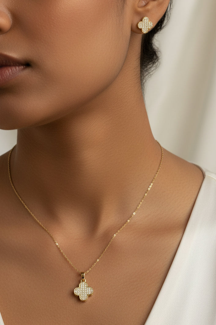 Shimmering 18k gold plated Clover Pendant & Earrings Set