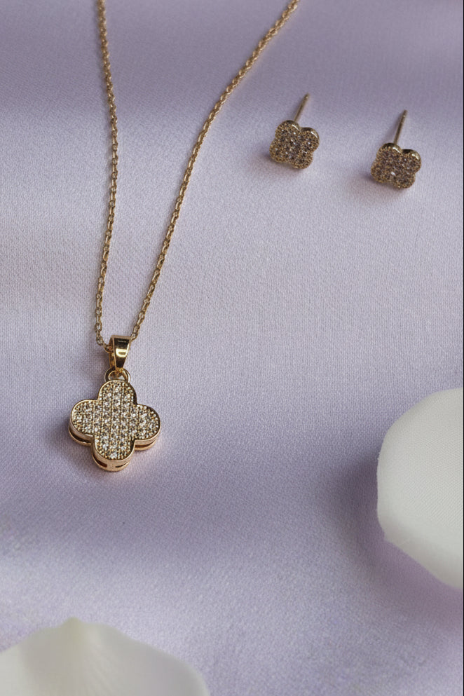 Shimmering 18k gold plated Clover Pendant & Earrings Set