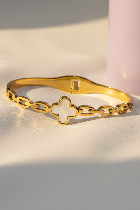 Mother-of-Pearl Clover Anti-Tarnish Chain Bangle Bracelet