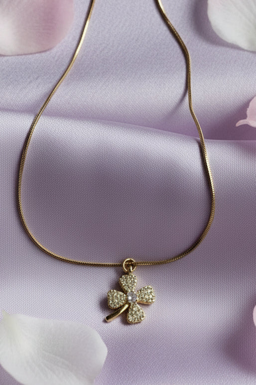 Shimmering Clover Anti-Tarnish Necklace